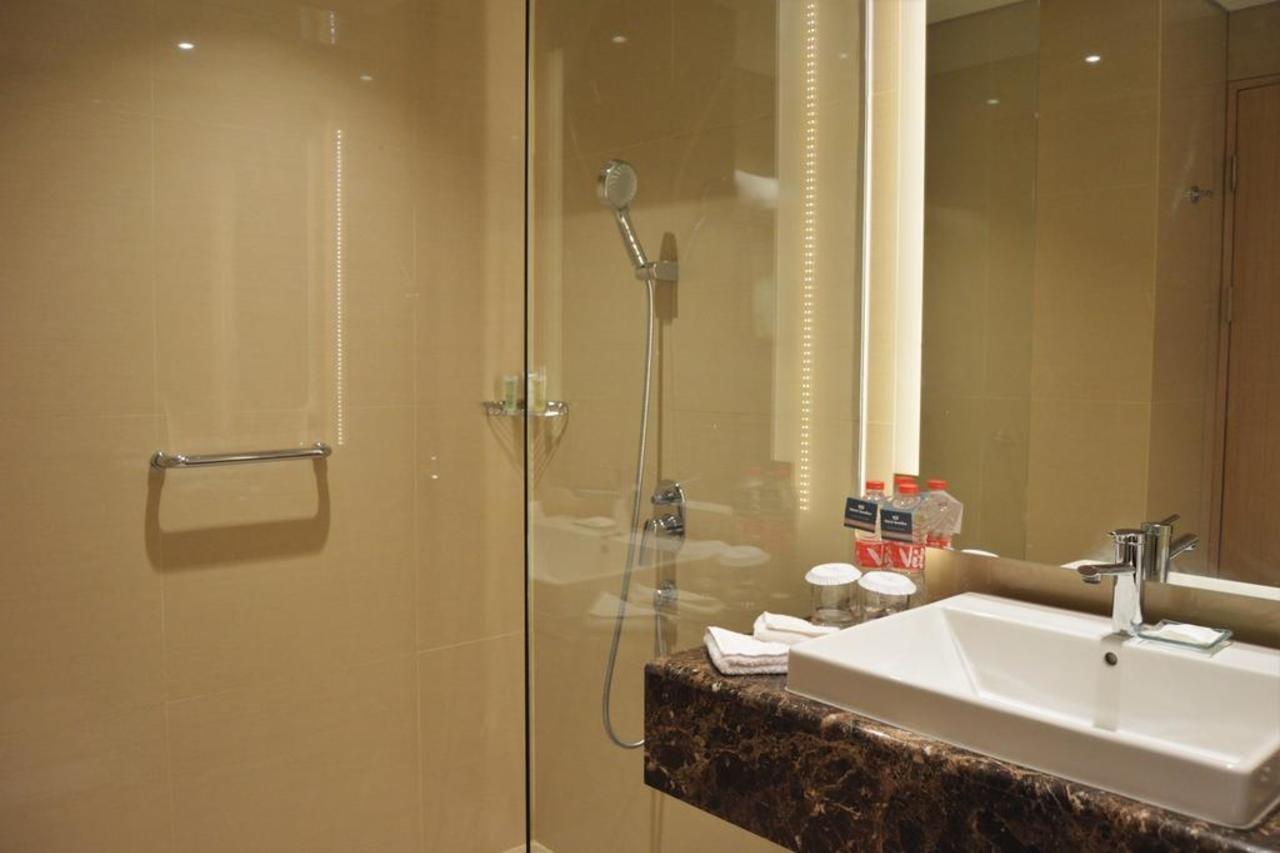 Hotel Santika Gresik Eksteriør bilde