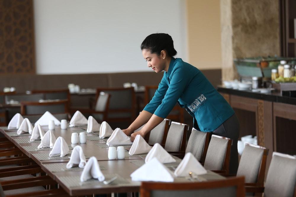 Hotel Santika Gresik Eksteriør bilde