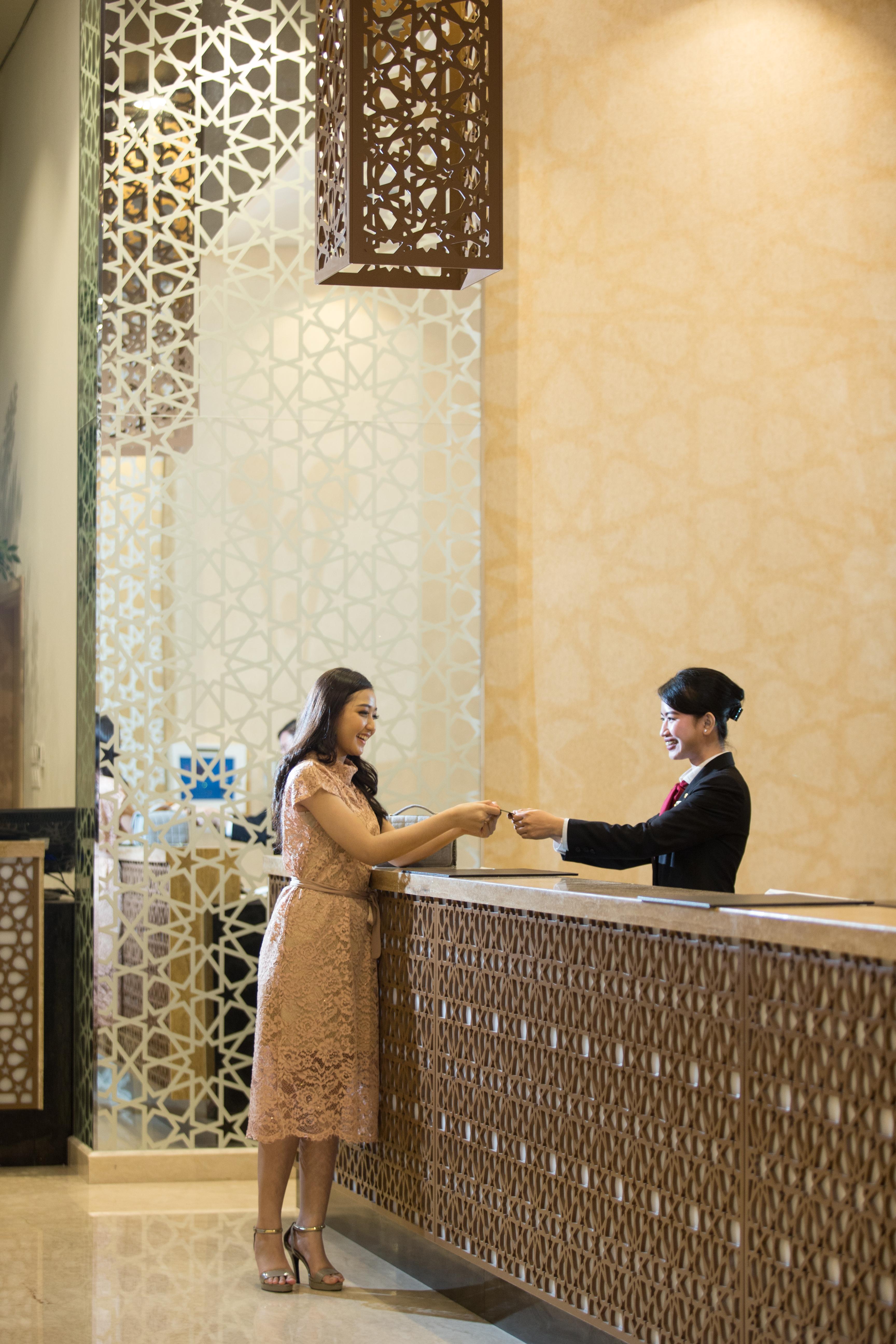 Hotel Santika Gresik Eksteriør bilde