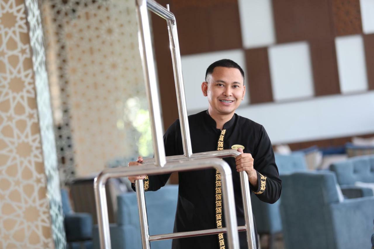 Hotel Santika Gresik Eksteriør bilde