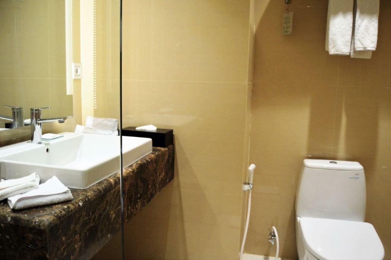 Hotel Santika Gresik Eksteriør bilde
